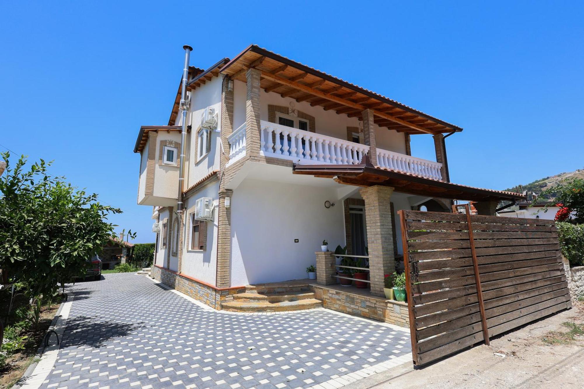 Villa Lejzo - Swimming Pool بيرات المظهر الخارجي الصورة