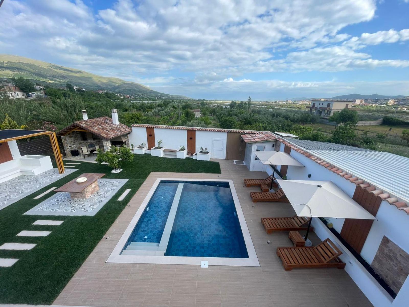 Villa Lejzo - Swimming Pool بيرات المظهر الخارجي الصورة