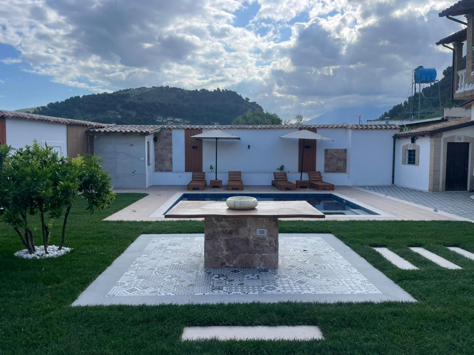 Villa Lejzo - Swimming Pool بيرات المظهر الخارجي الصورة